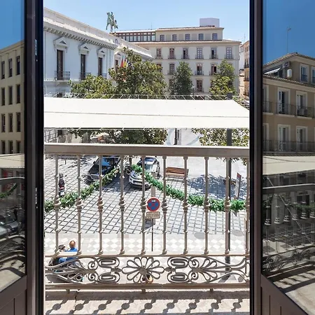 Elegant Town Hall With Views Apartamento *